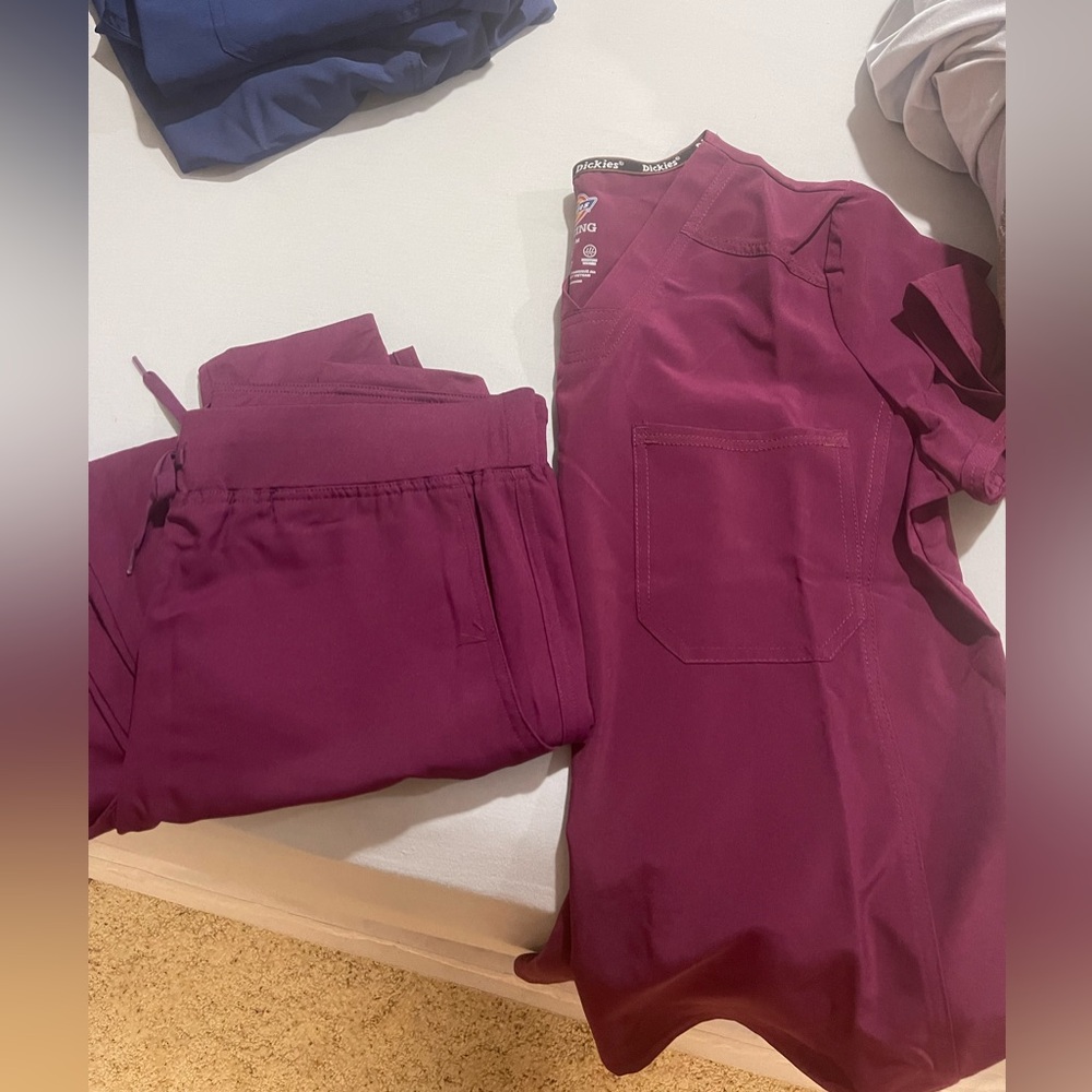 Scrub set
